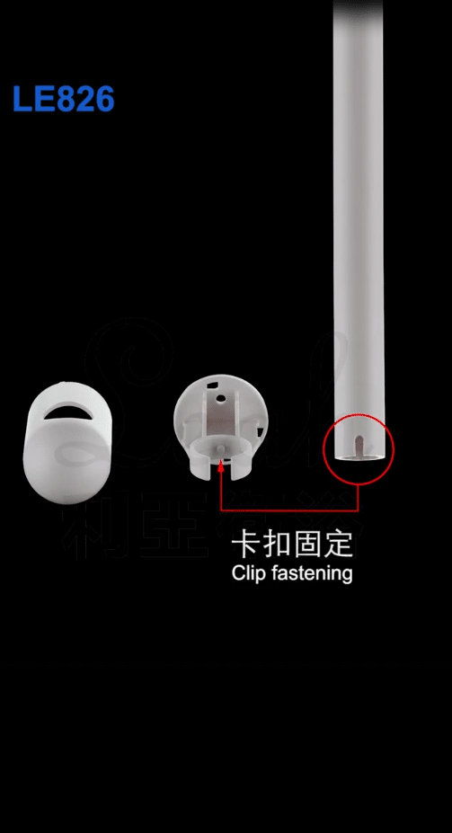 一个用固定组件锁紧花洒柱的过程，展示了基座和组件组合的细节，保证了花洒柱的稳固性。